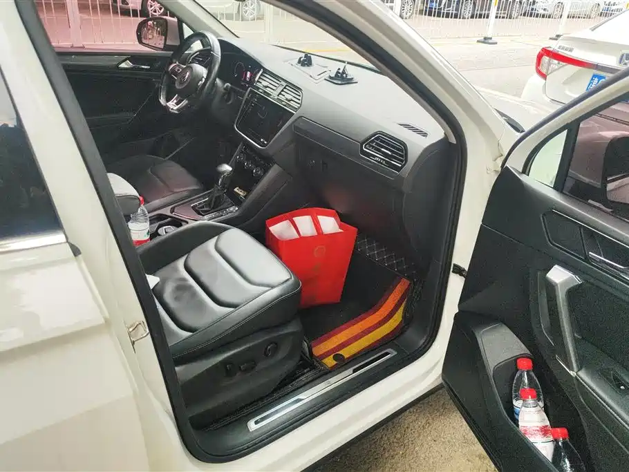 Volkswagen Tiguan L 2021 330TSI Automatic 2WD R-Line Premium фото 8