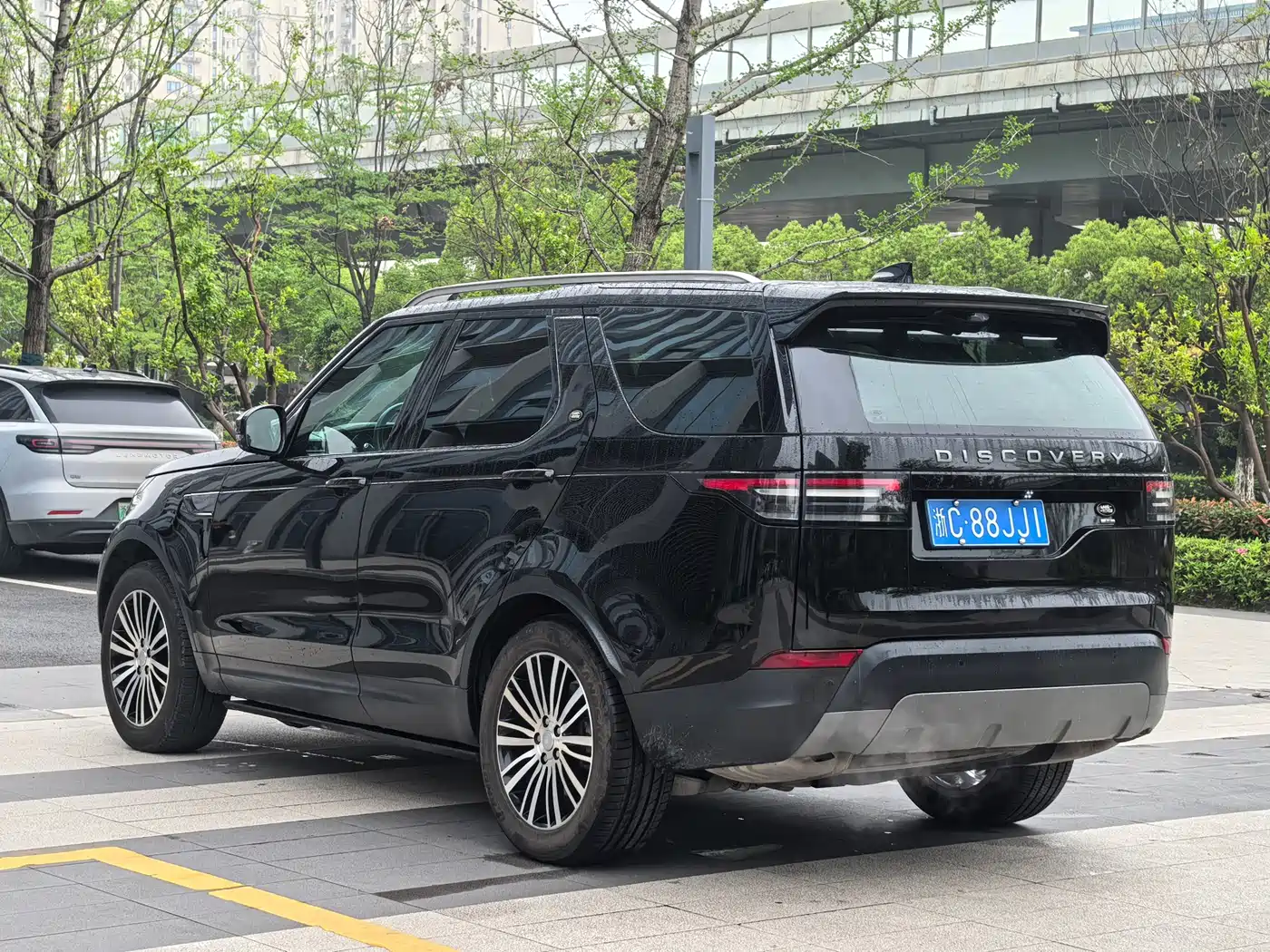 Land Rover Discovery 2017 3.0 SC V6 Launch Limited Edition фото 7