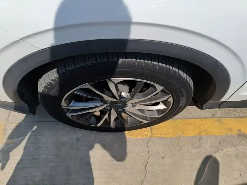 Фото 23 - Geely Coolray