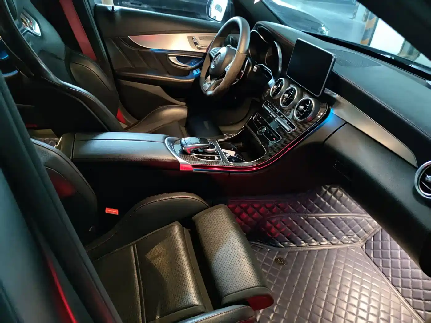 Фото 13 - Mercedes-Benz C-Class AMG