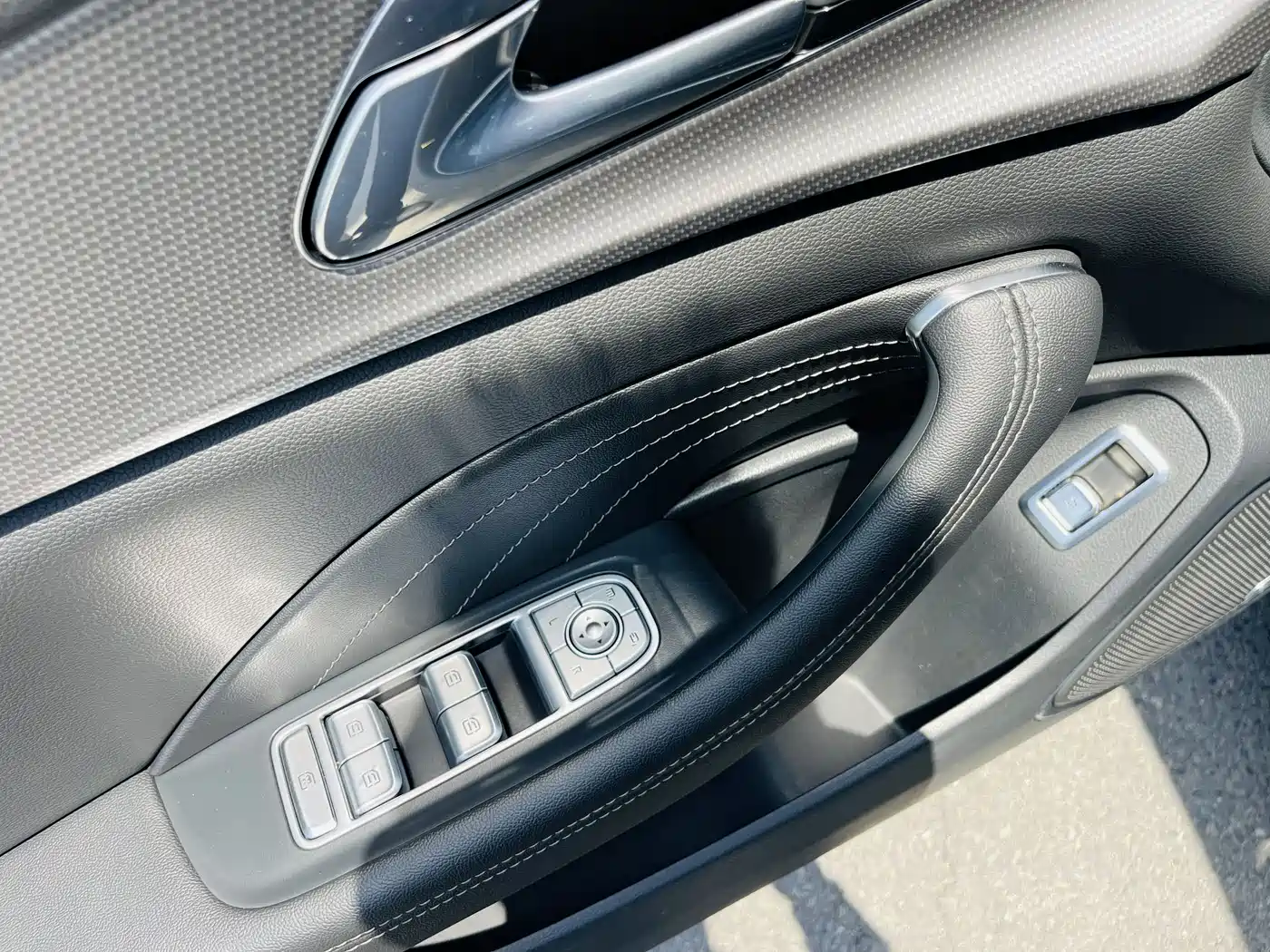 Hongqi H5 2024 1.5T DCT Smart Connect Flag Rhythm Edition фото 7