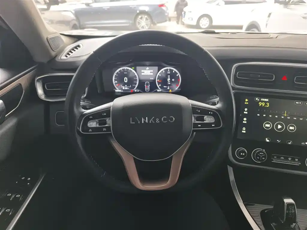 Lynk & Co 01 2017 2.0T 2WD Pro Version фото 3