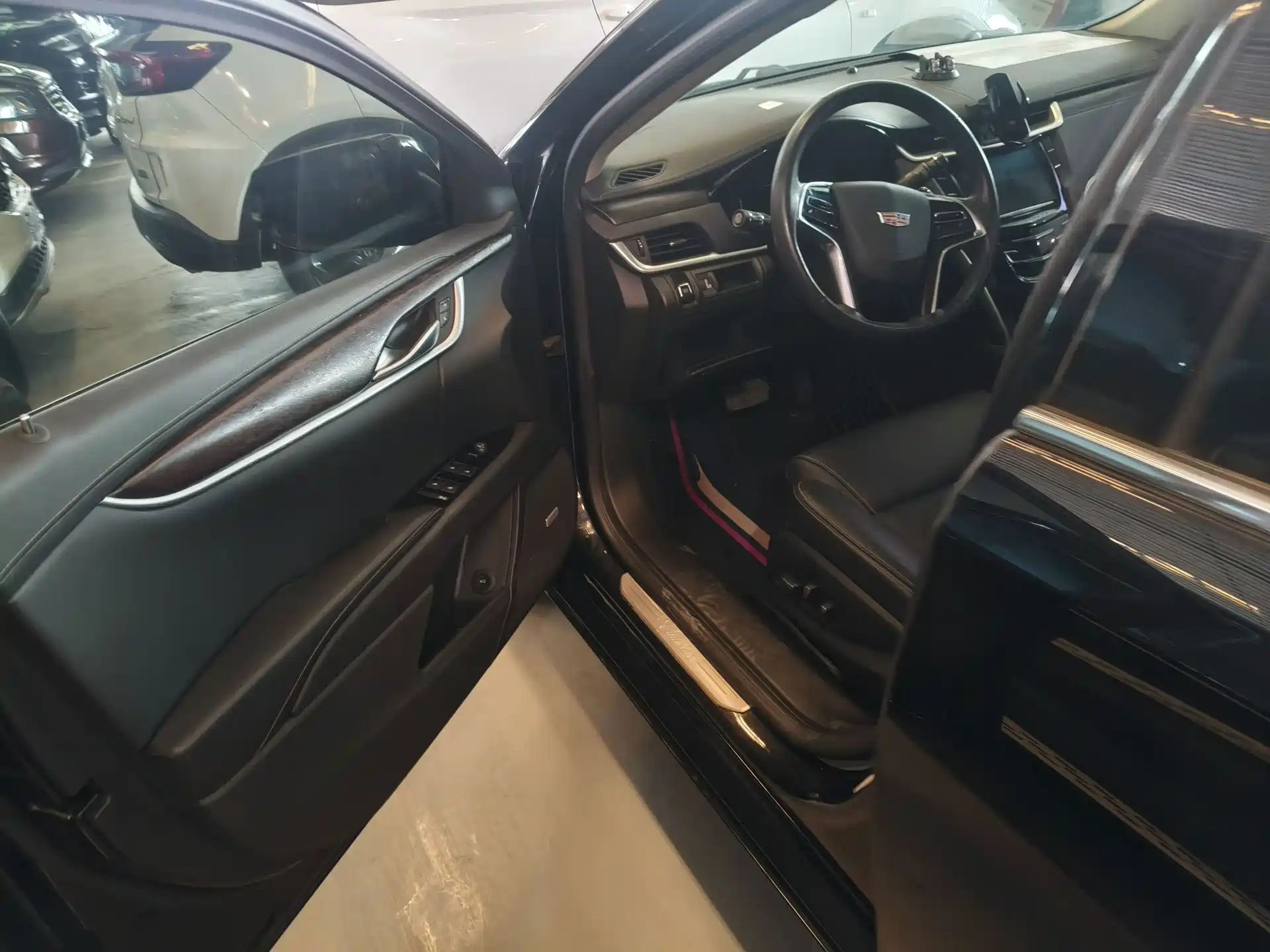 Photo 5 - Cadillac XTS