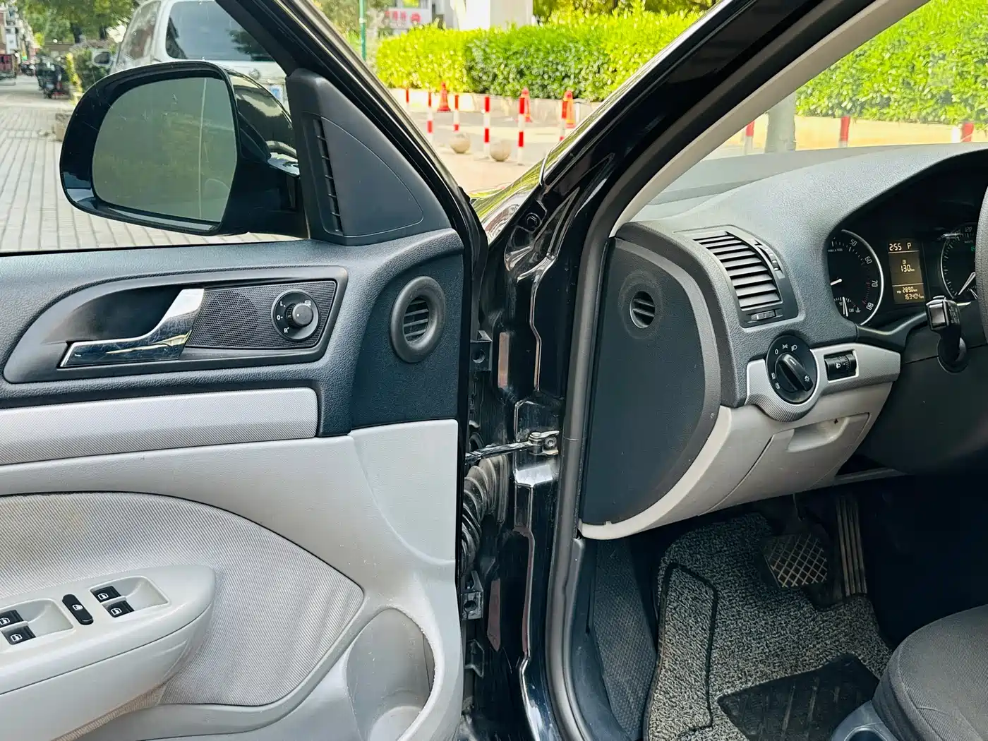Škoda Octavia 2014 1.6L Auto Yijie Edition фото 16