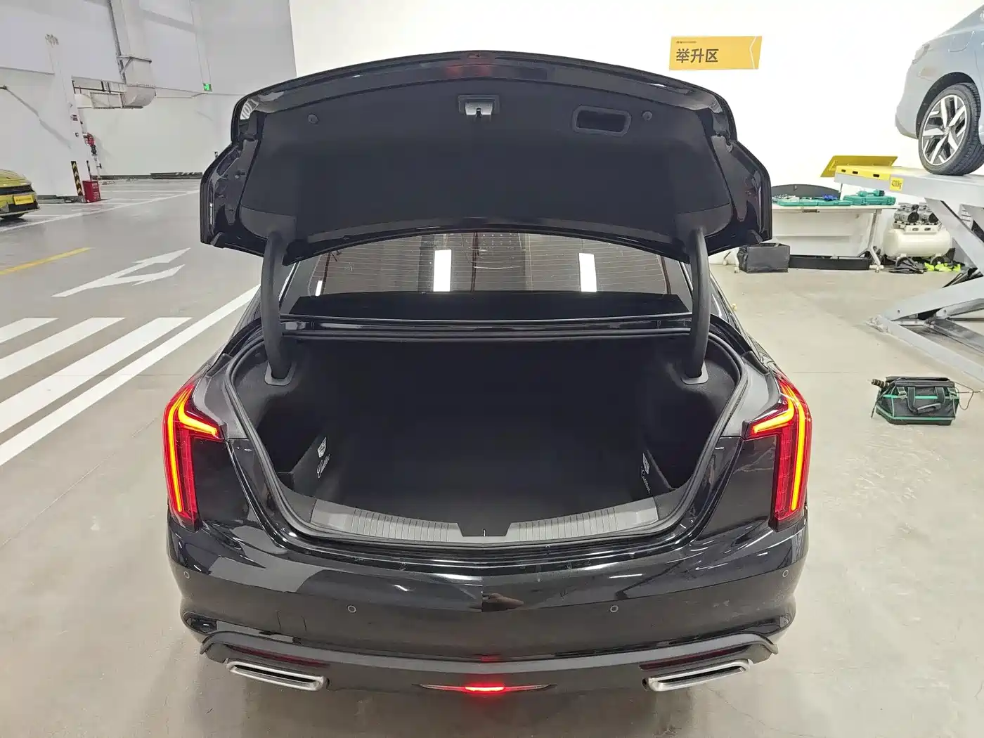 Cadillac CT5 2024 2023 28T Luxury Style (Standard Edition)