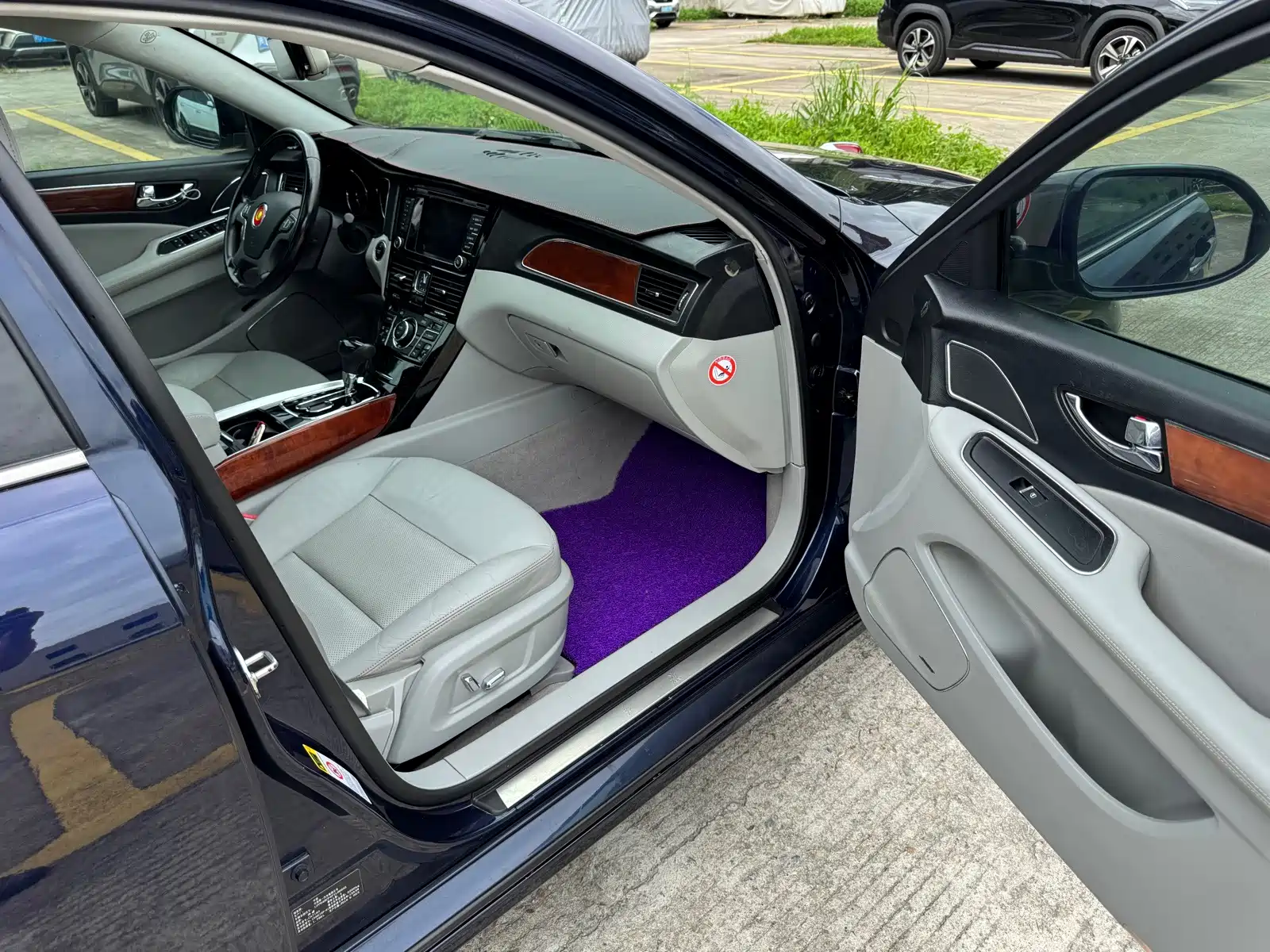 Фото 23 - Hongqi H7