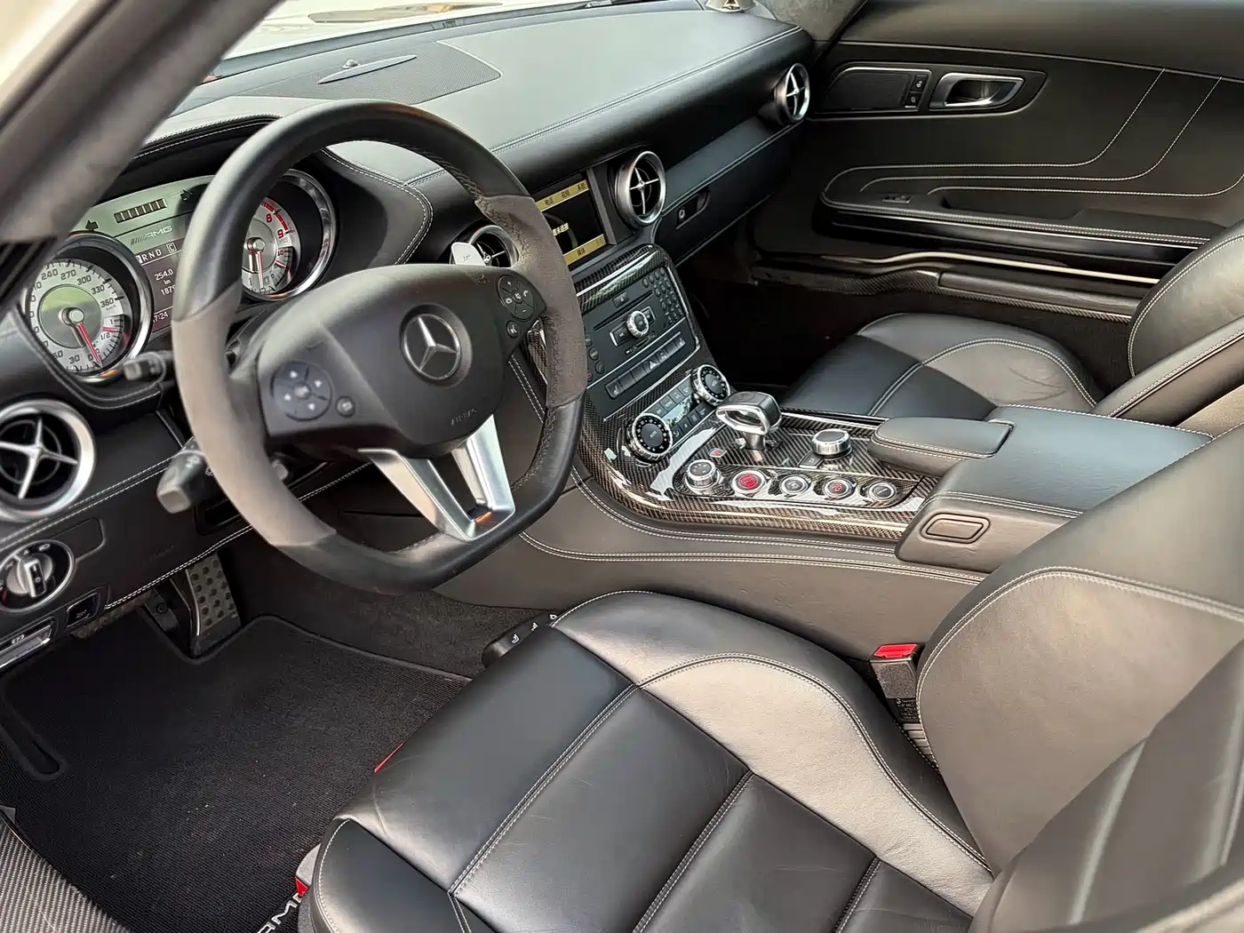 Mercedes-Benz SLS AMG 2011 SLS AMG фото 8
