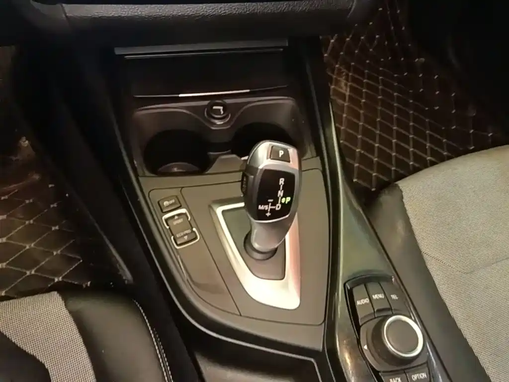 BMW 1 Series (Import) 2013 Facelift 116i Urban Model фото 14