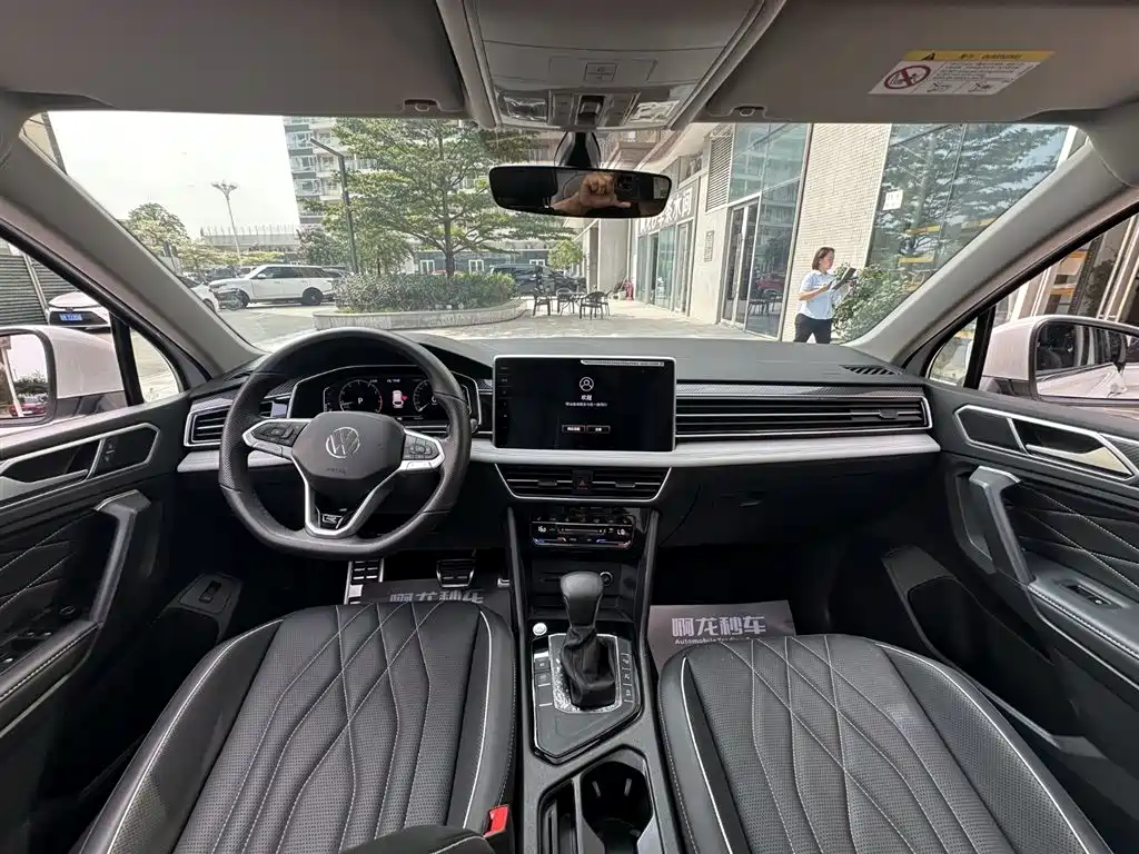 Volkswagen Tiguan L 2024 330TSI Automatic 2WD R-Line Premium Enjoyment Edition фото 5