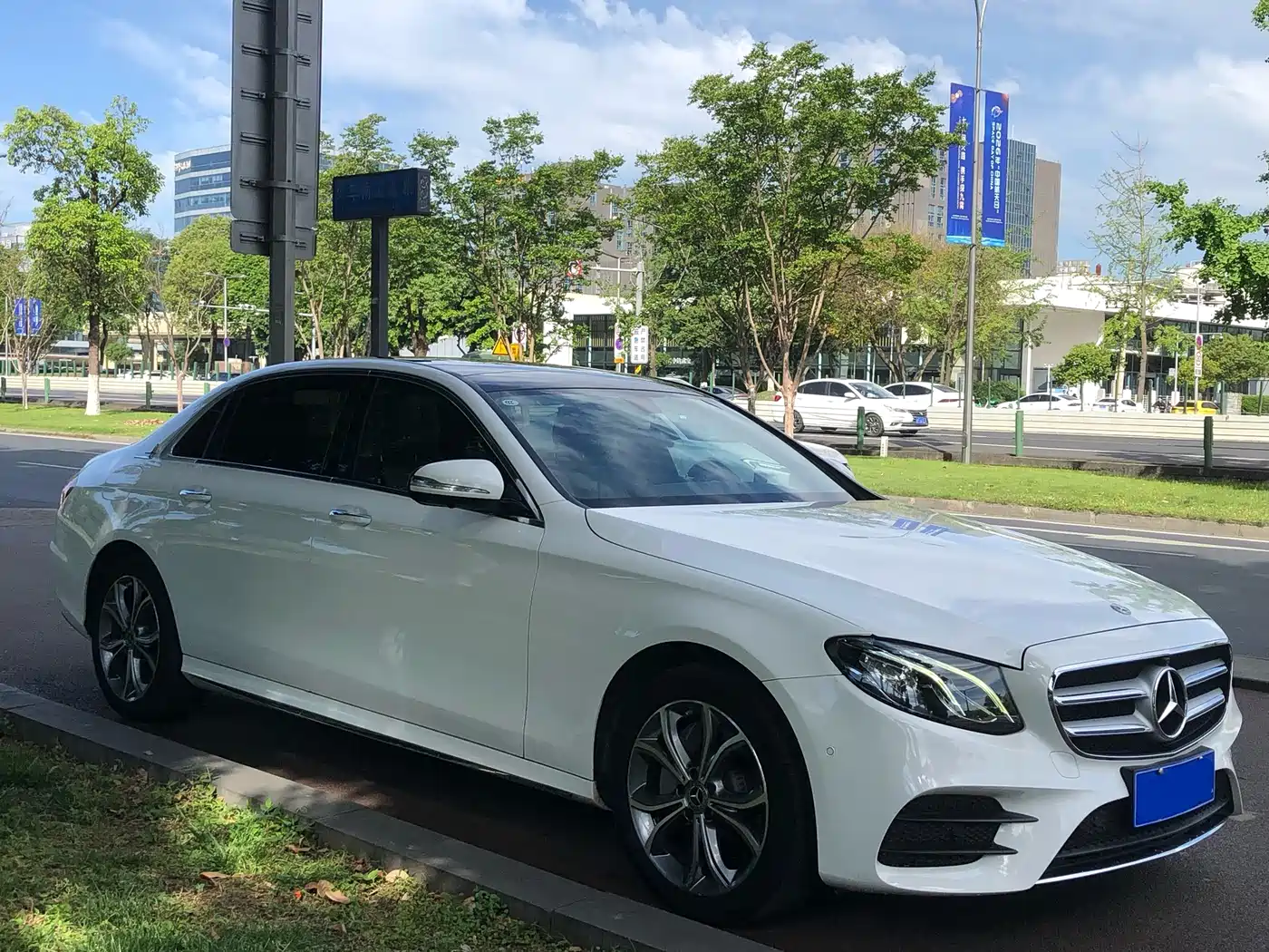 Mercedes-Benz E-Class 2020 E 300 L Sport Fashion Model фото 3