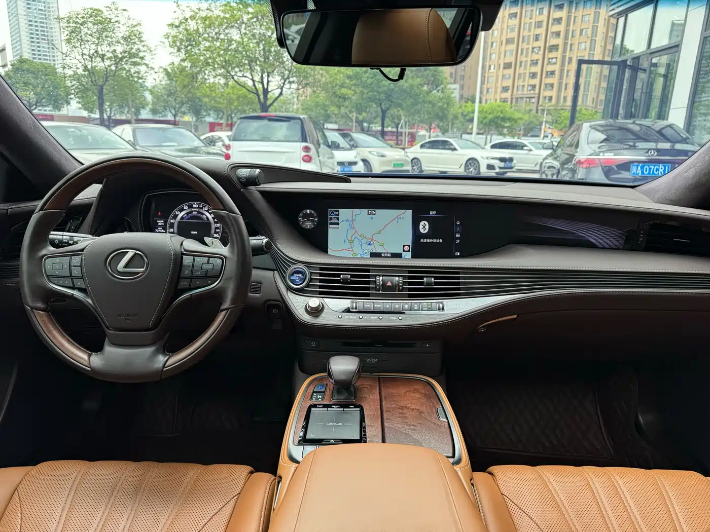 Lexus LS 2018 500h Executive Edition China V фото 17