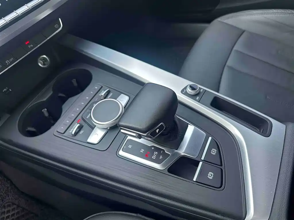 Audi A4L 2018 30th Anniversary 40 TFSI Fashion фото 13