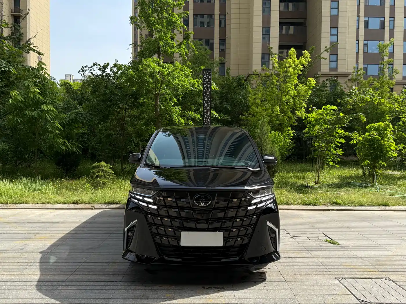 Toyota Alphard 2024 Hybrid 2.5L Ultimate Enjoyment Edition фото 3
