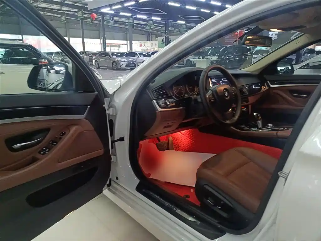 BMW 5 Series 2017 520Li Classic Edition фото 16