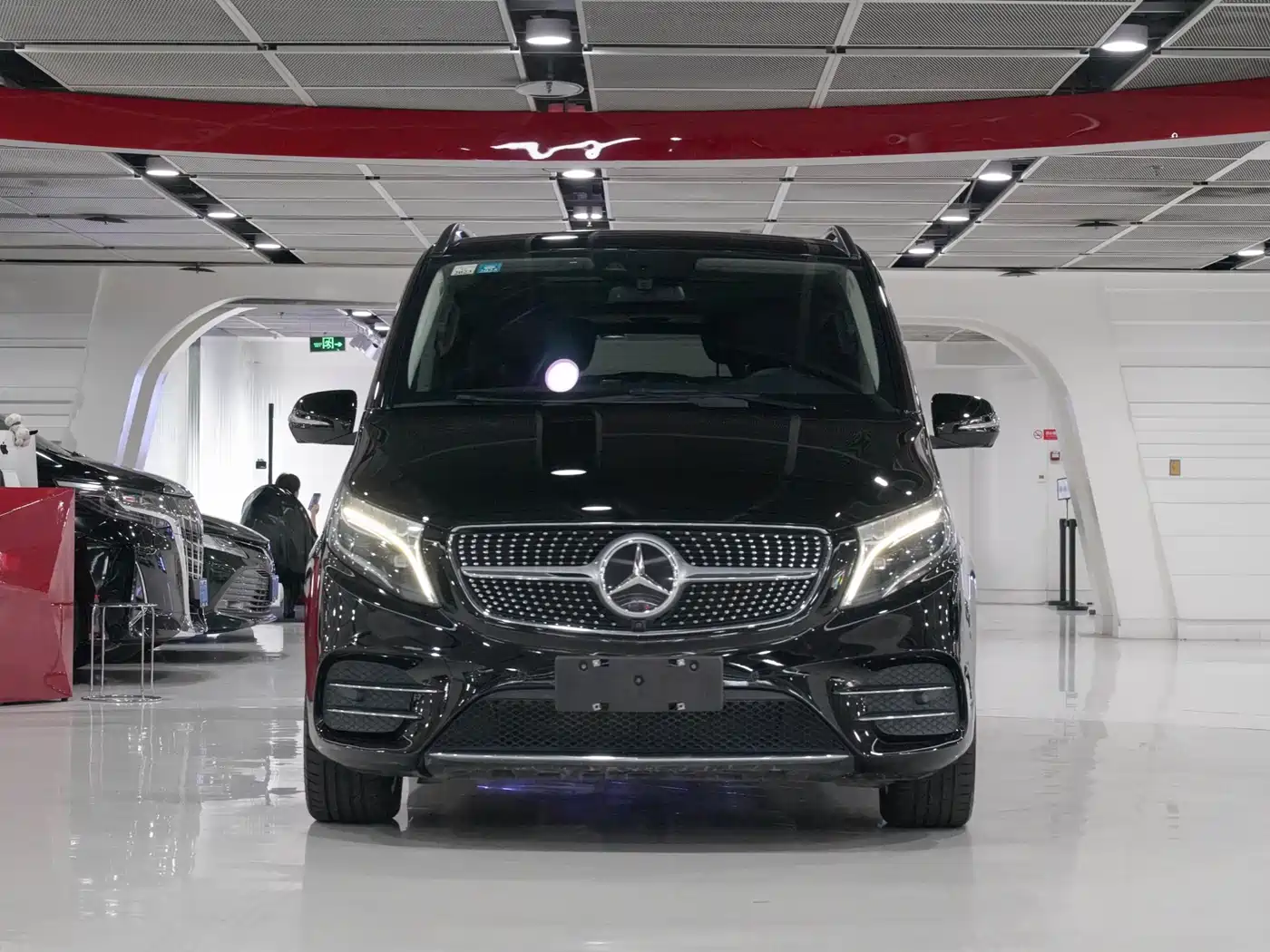 Mercedes-Benz V-Class 2021 V 260 L Long Wheelbase Premium Edition фото 2