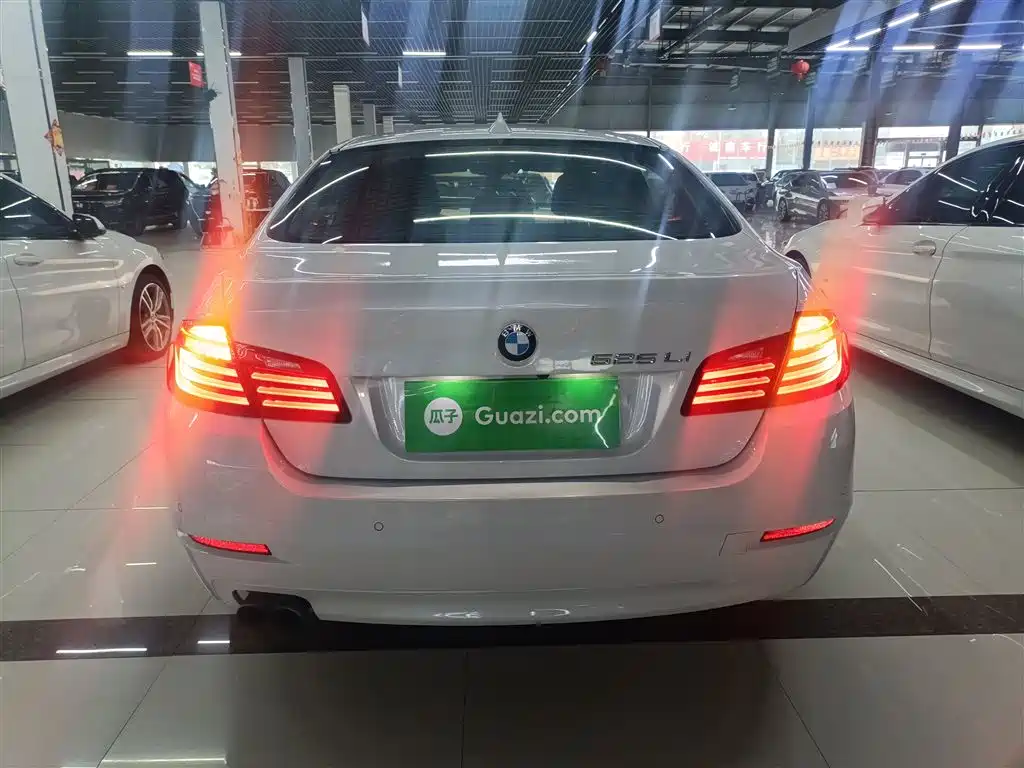BMW 5 Series 2017 520Li Classic Edition фото 6