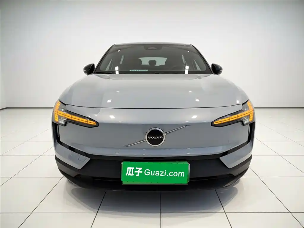 Volvo EX30 2024 2025 RWD Long Range Ultra