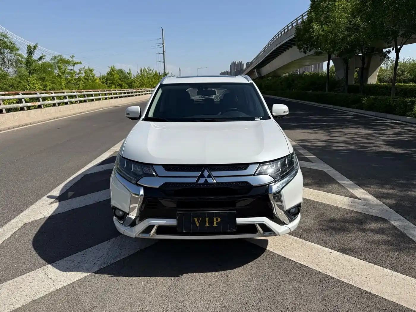 Mitsubishi Outlander 2021 2.4L 4WD Deluxe Edition 7-Seater фото 2