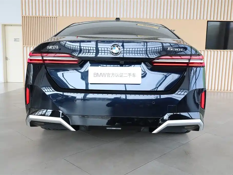 BMW 5 Series 2025 530Li Premium M Sport Package фото 5