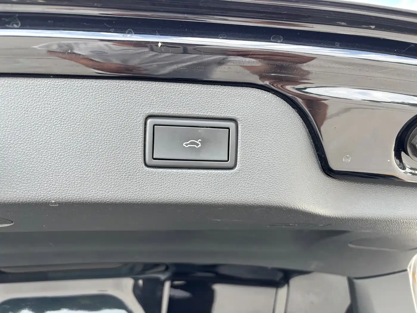 Volkswagen Passat 2023 330TSI Starlight Luxury Edition фото 10