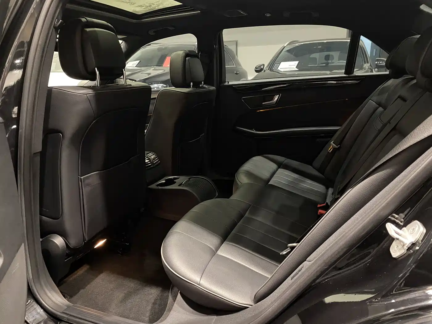 Mercedes-Benz E-Class 2015 Facelift E 180 L фото 9
