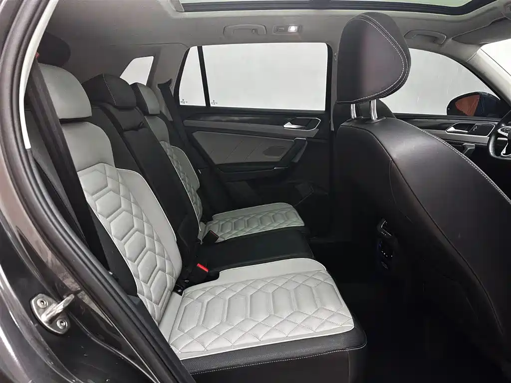 Volkswagen Tayron 2023 280TSI 2WD Luxury Plus Advanced Edition фото 24