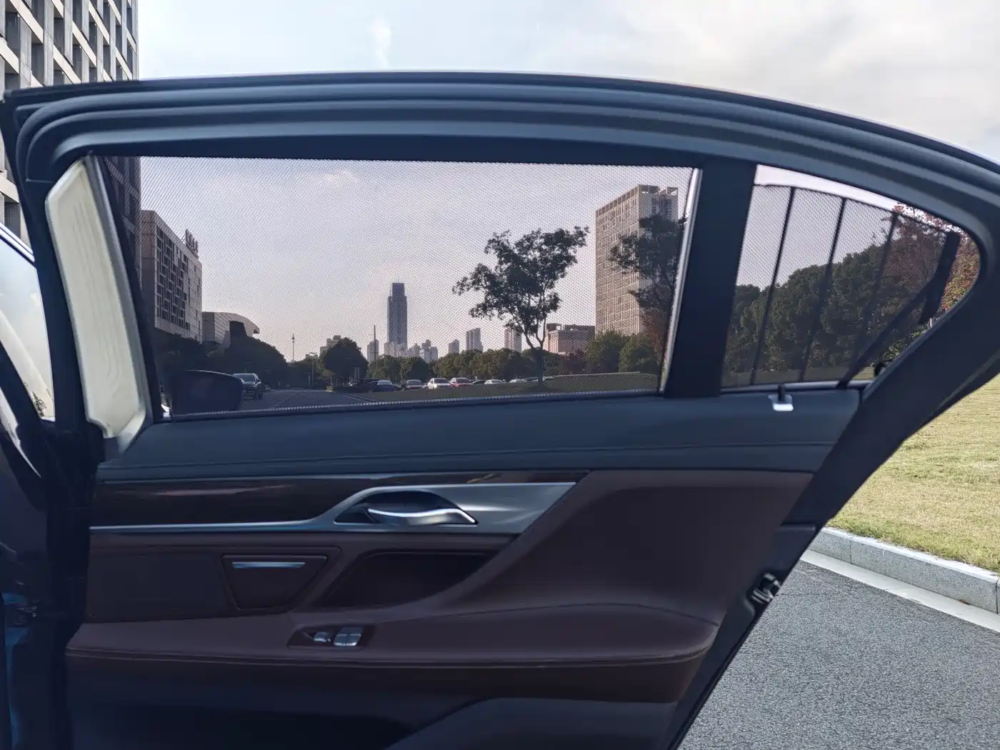 BMW 7 Series 2017 730Li Leading Edition фото 18