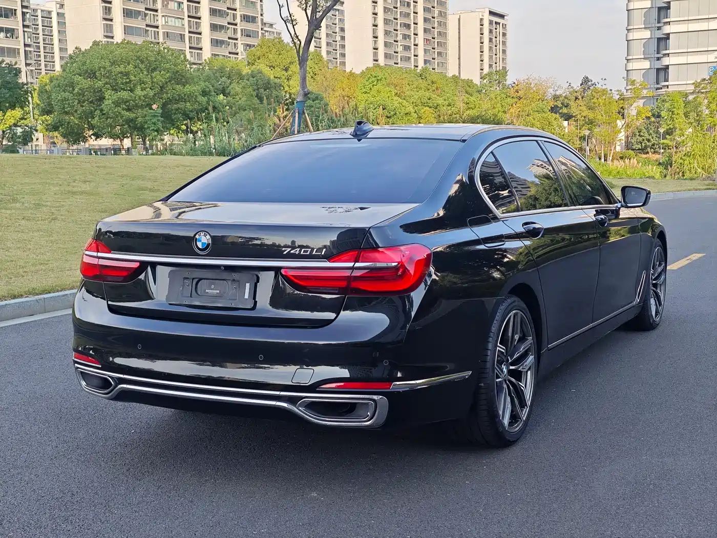 BMW 7 Series 2017 730Li Leading Edition фото 24