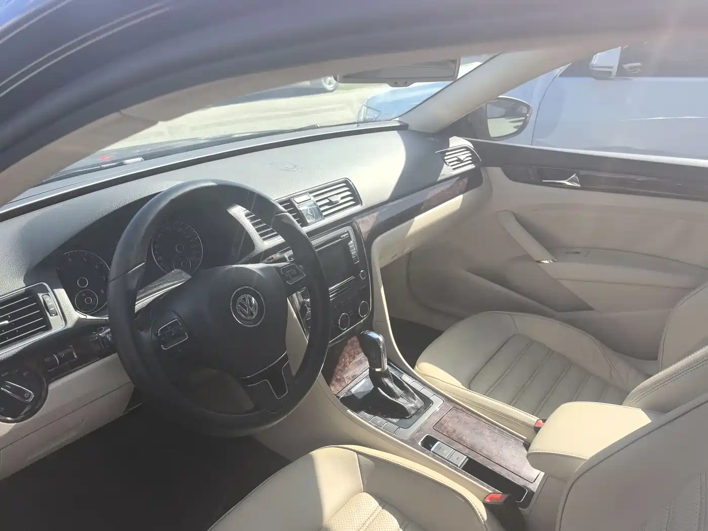 Volkswagen Passat 2011 1.8TSI DSG Royal Edition фото 6