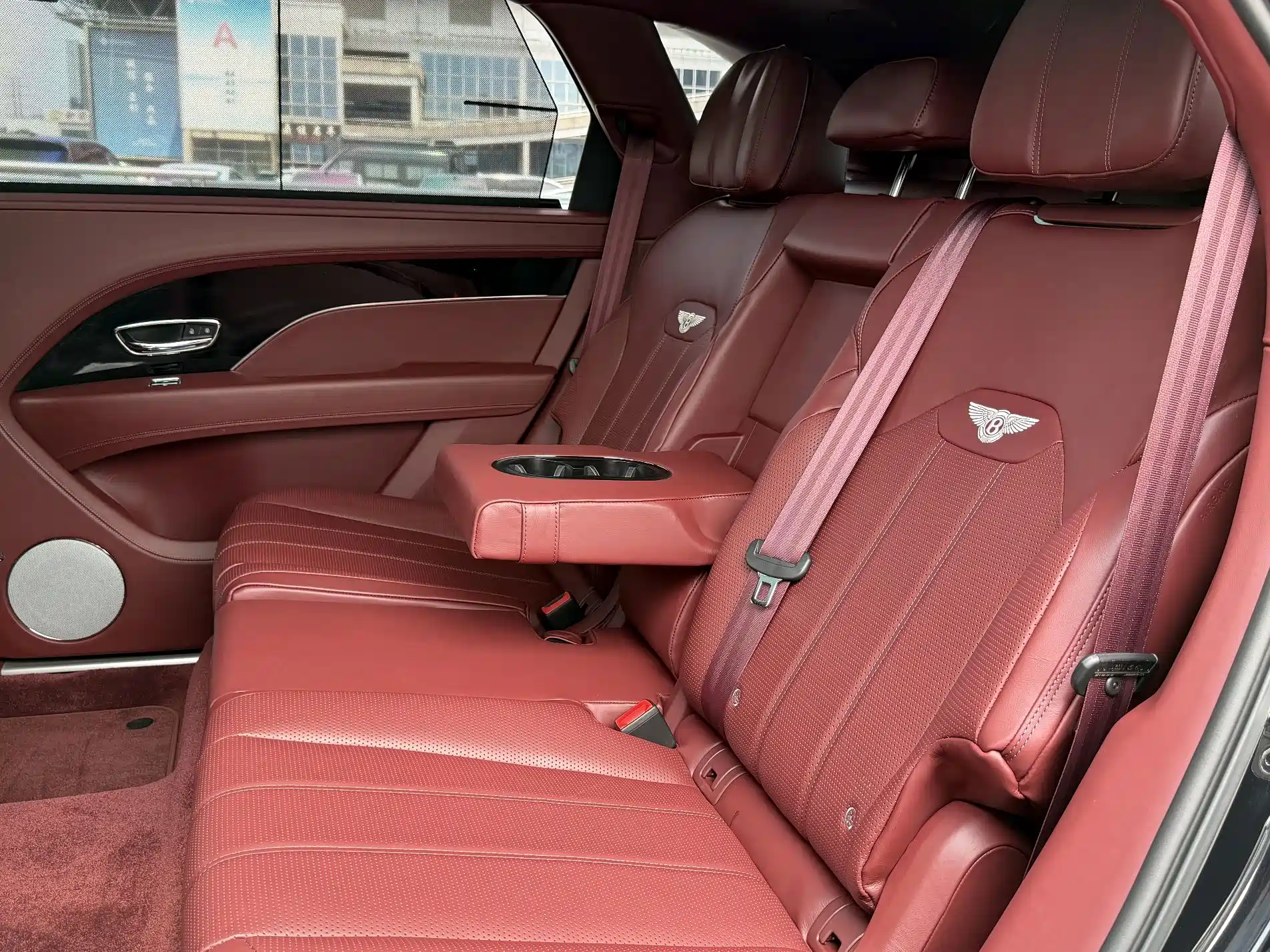 Фото 10 - Bentley Bentayga