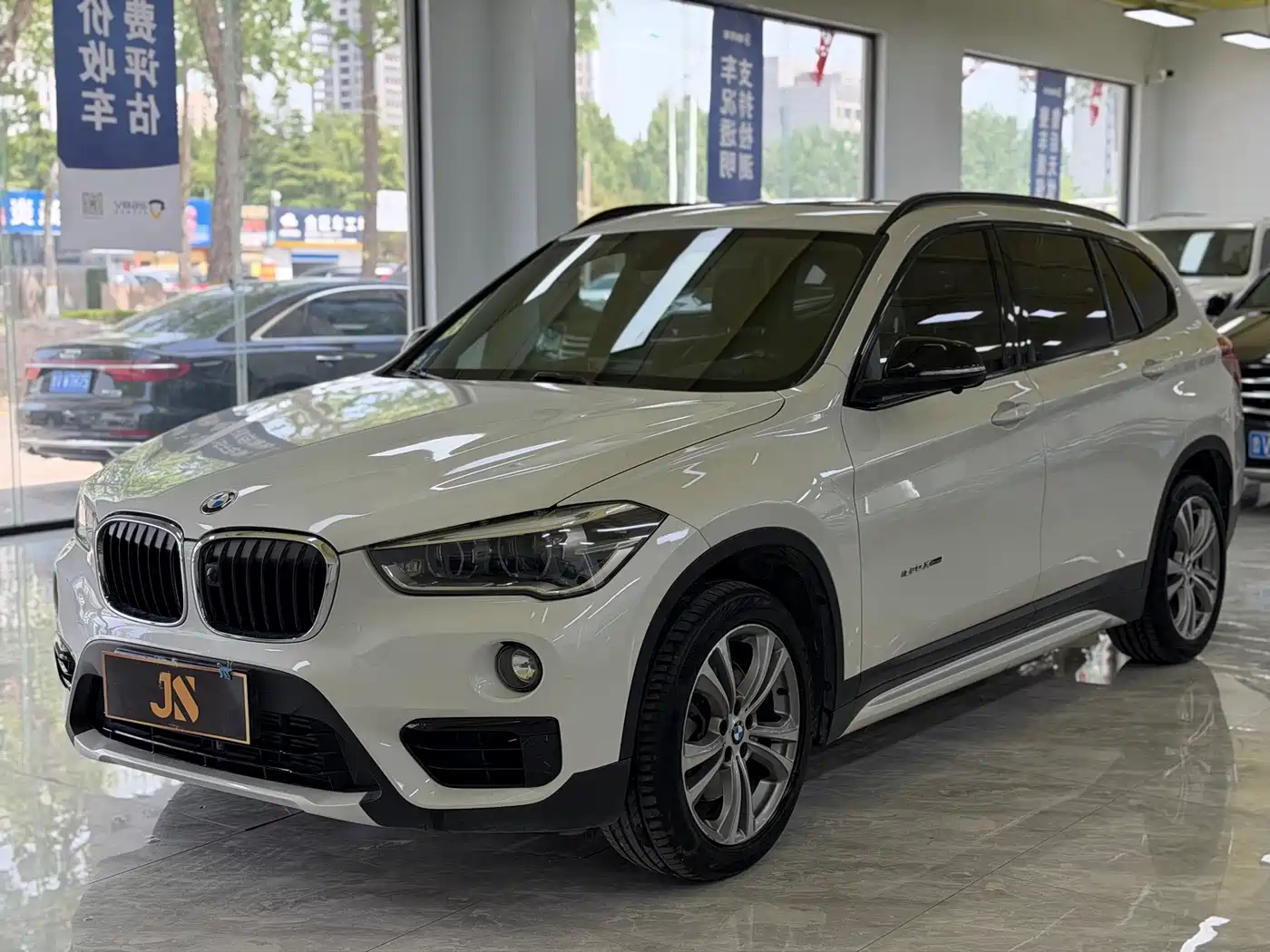 BMW X1 2018 xDrive20Li Premium Model фото 3