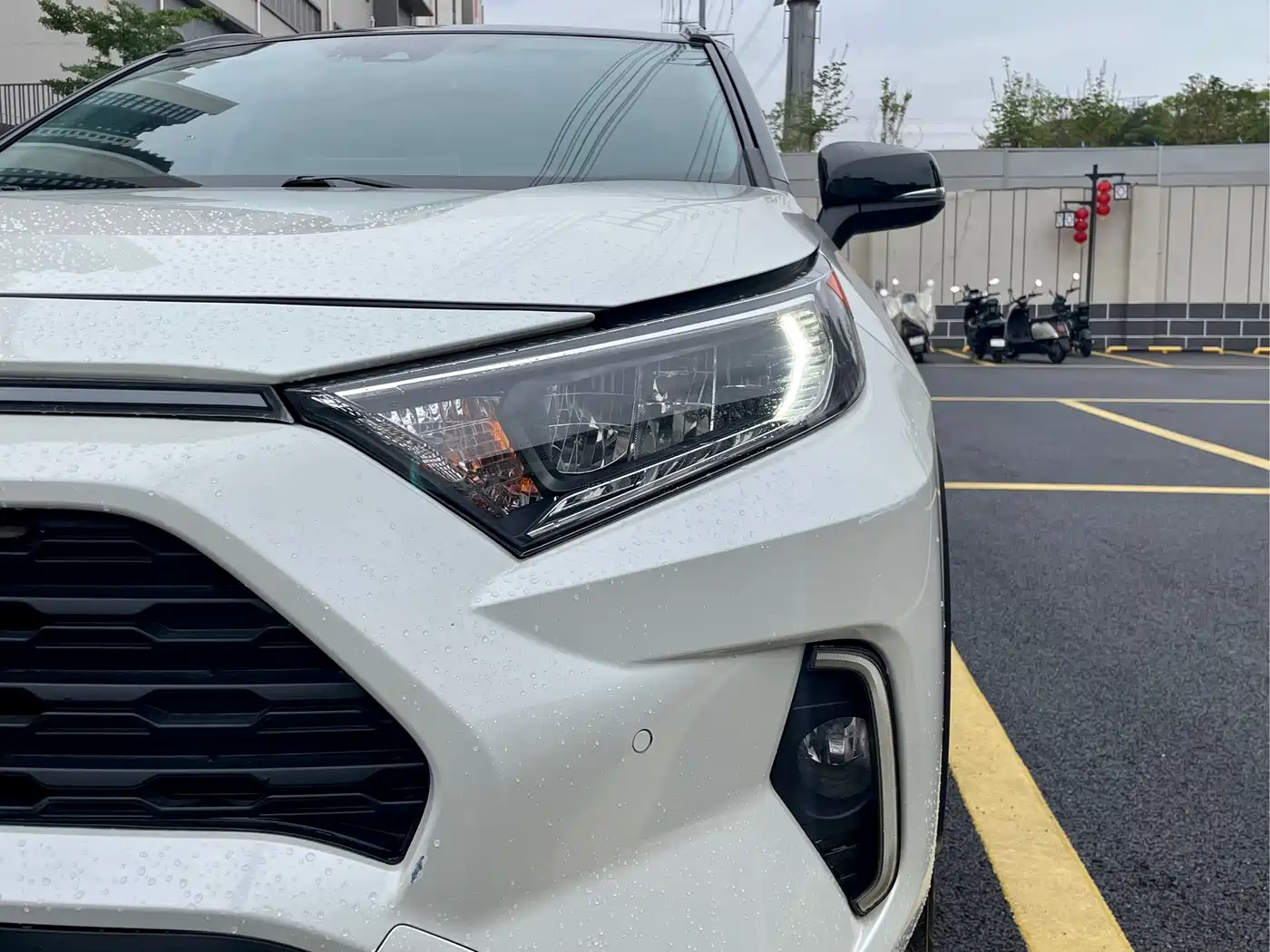 Toyota RAV4 Rongfang 2020 Hybrid 2.5L E-CVT AWD Elite Edition фото 18
