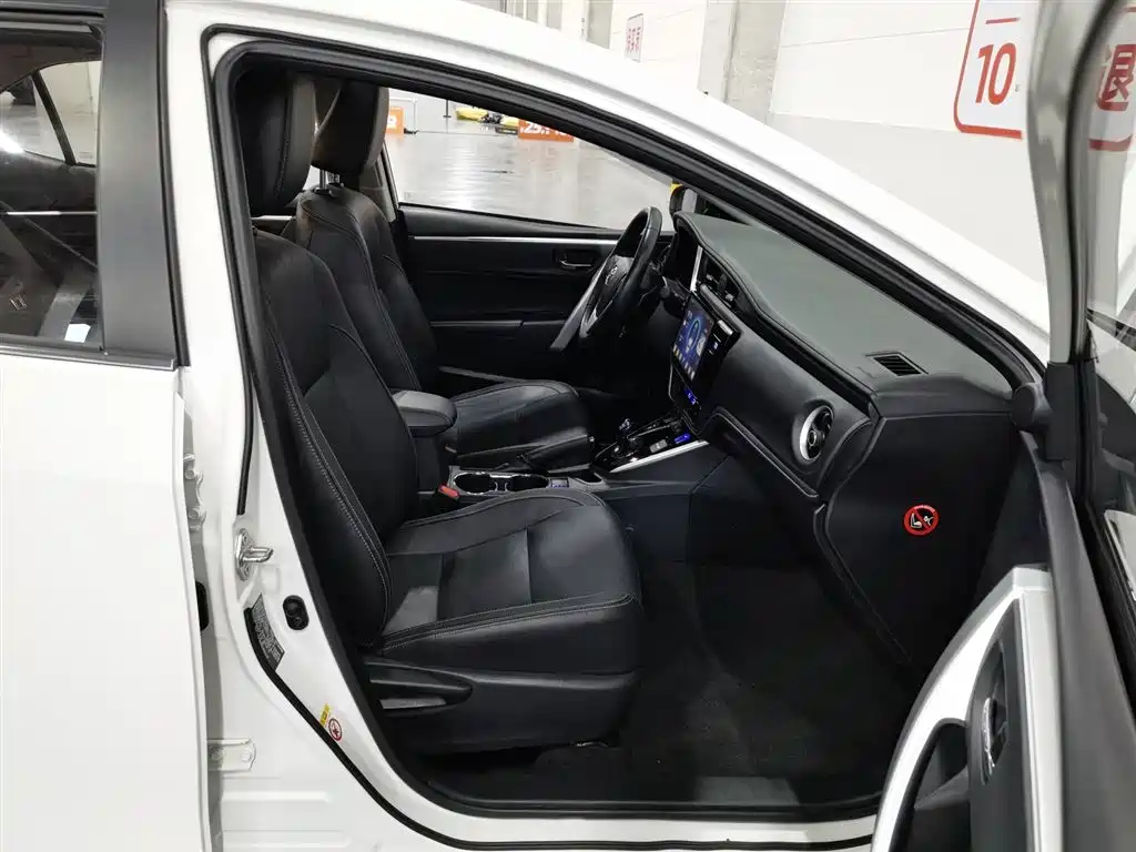 Toyota Corolla 2018 Hybrid 1.8L E-CVT Smart Edition фото 23