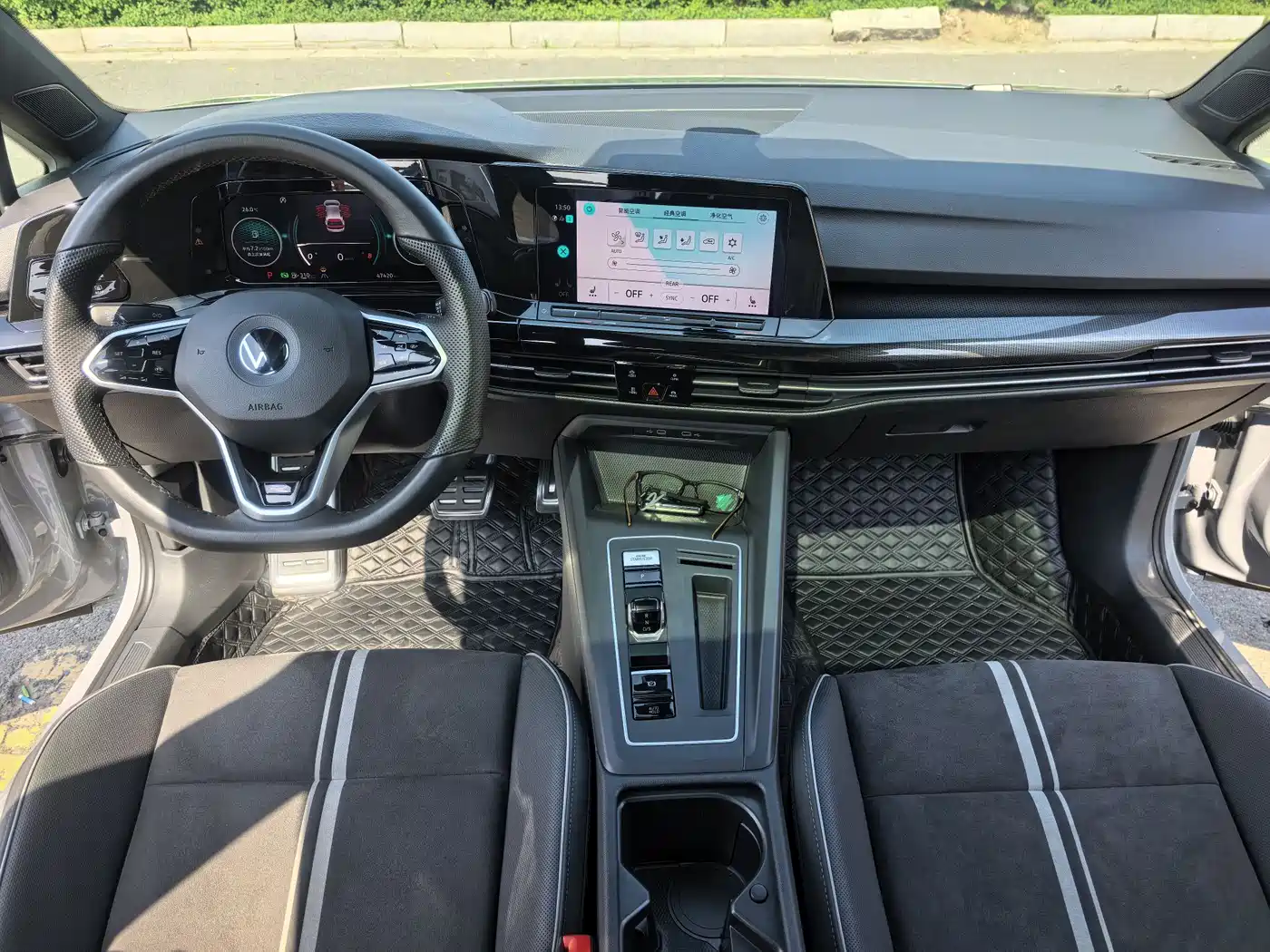 Volkswagen Golf 2023 Facelift 280TSI DSG R-Line Lite фото 13