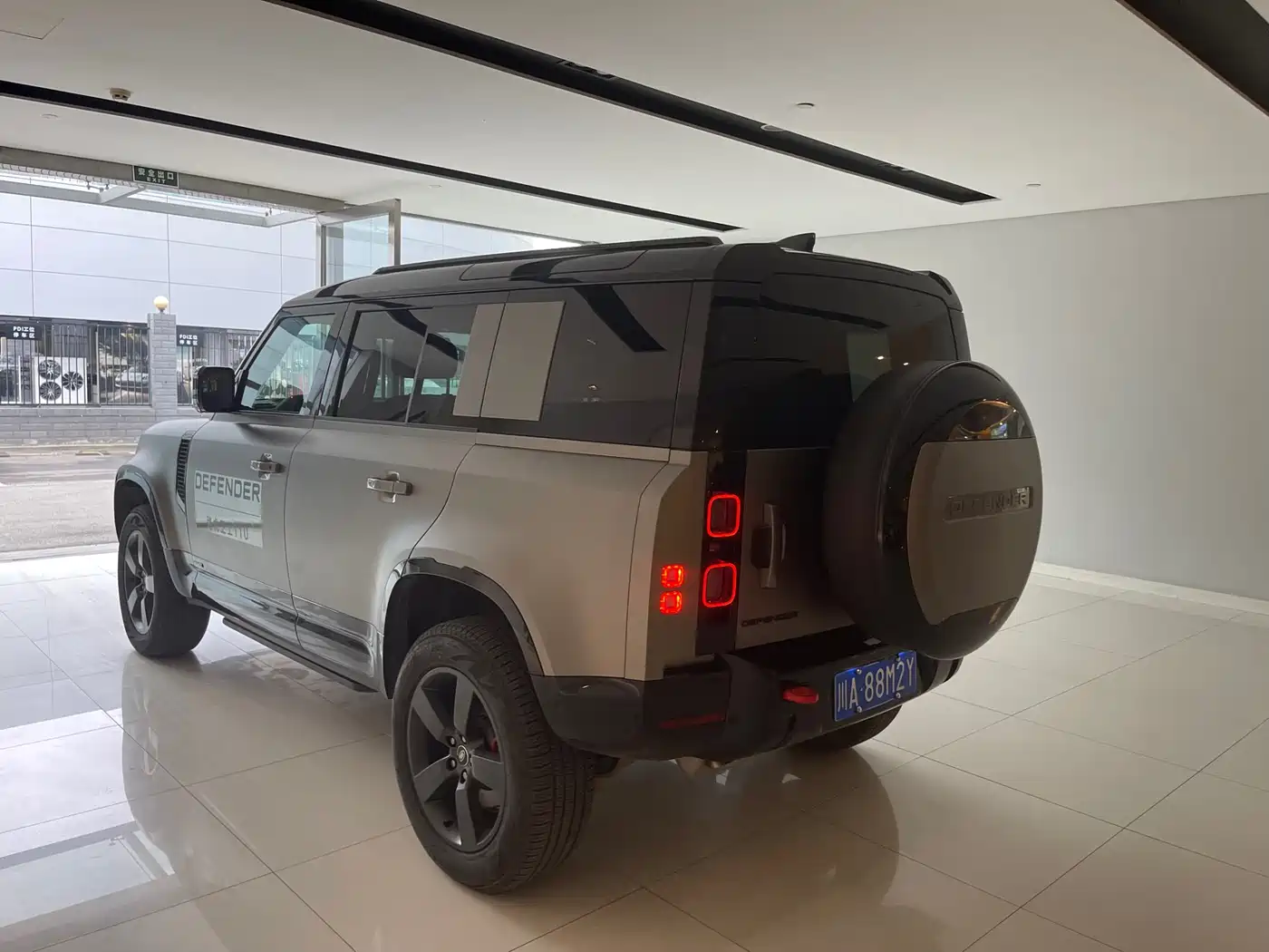 Land Rover Defender 2025 110 3.0T P400 X фото 5