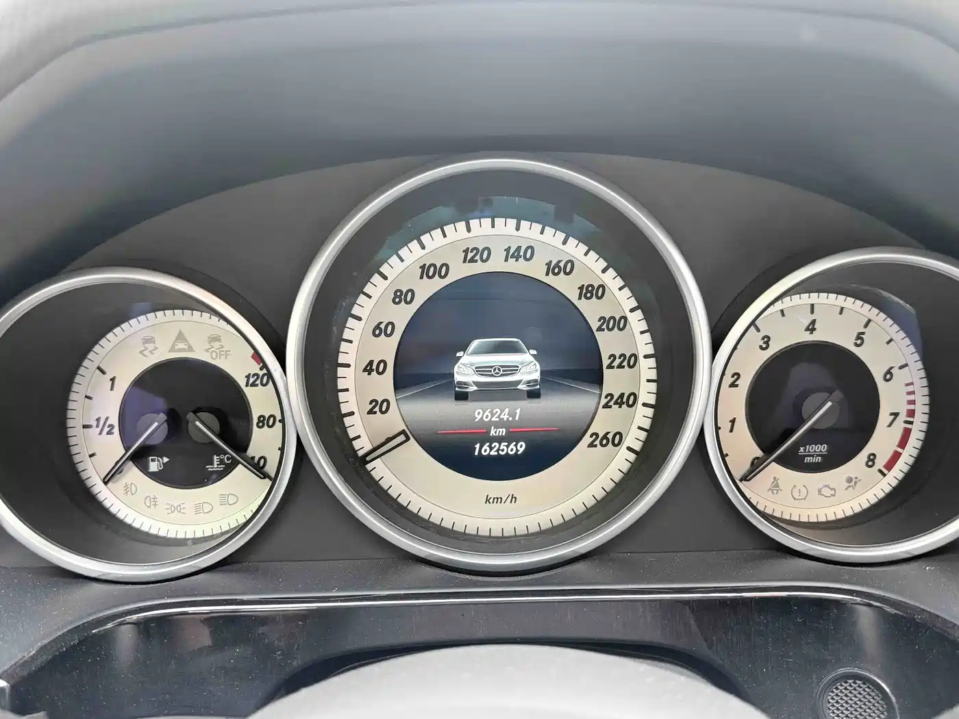 Mercedes-Benz E-Class 2014 E 260 L Sport фото 17