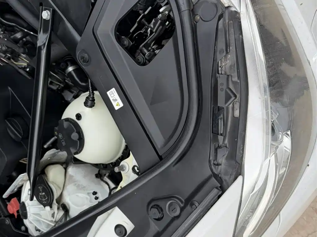 BMW 5 Series 2014 525Li Leading фото 20