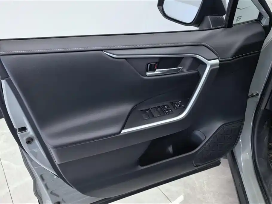 Toyota RAV4 Rongfang 2020 2.0L CVT 2WD Fashion PLUS фото 7
