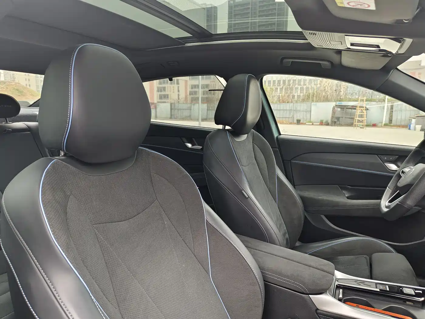 Volkswagen Passat 2025 Model Pro 380TSI Starlight Dragon Premium Edition фото 11