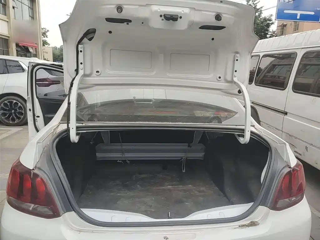 Peugeot 301 2018 1.6L Manual Comfort Edition фото 19