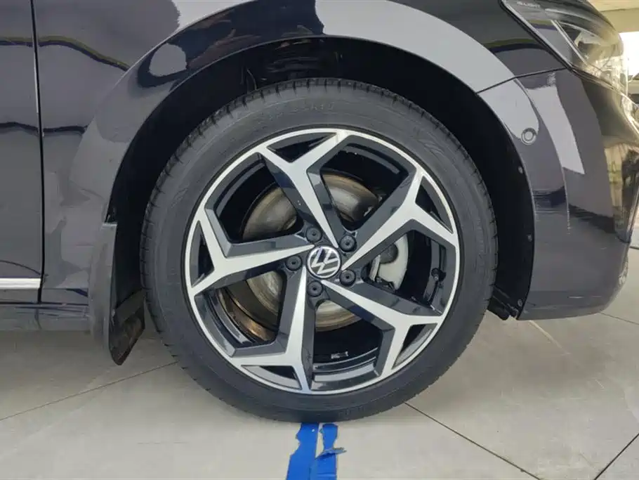 Volkswagen Passat 2023 Facelift 330TSI Starlight Luxury Edition фото 6