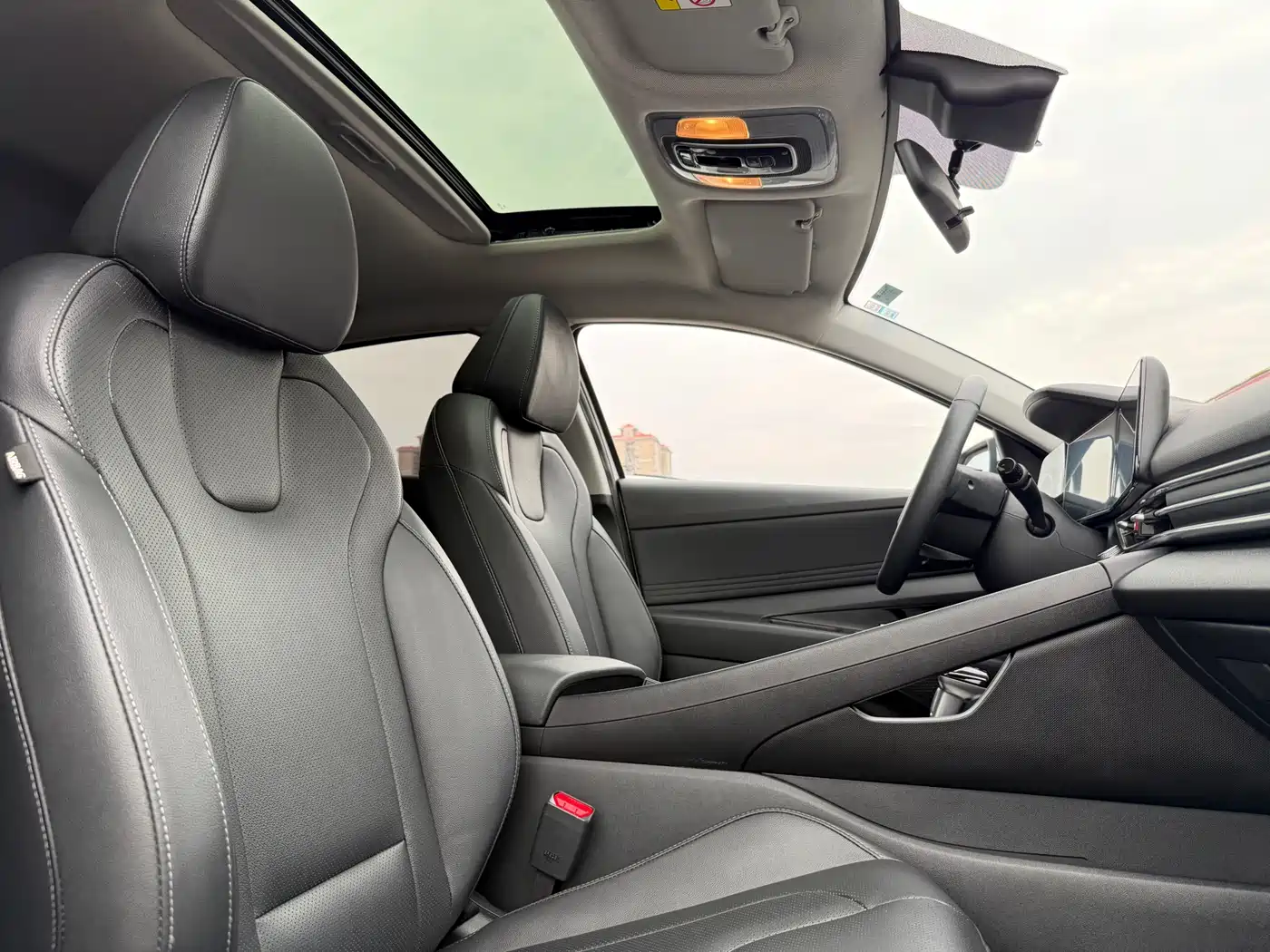 Hyundai Elantra 2023 Model 1.5L CVT LUX Premium Edition фото 16