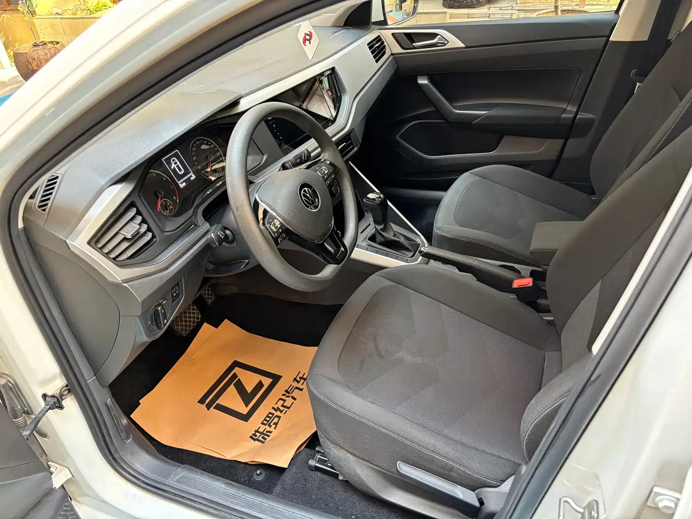 Volkswagen Polo 2021 Plus 1.5L Automatic Panorama Enjoyment Edition фото 4