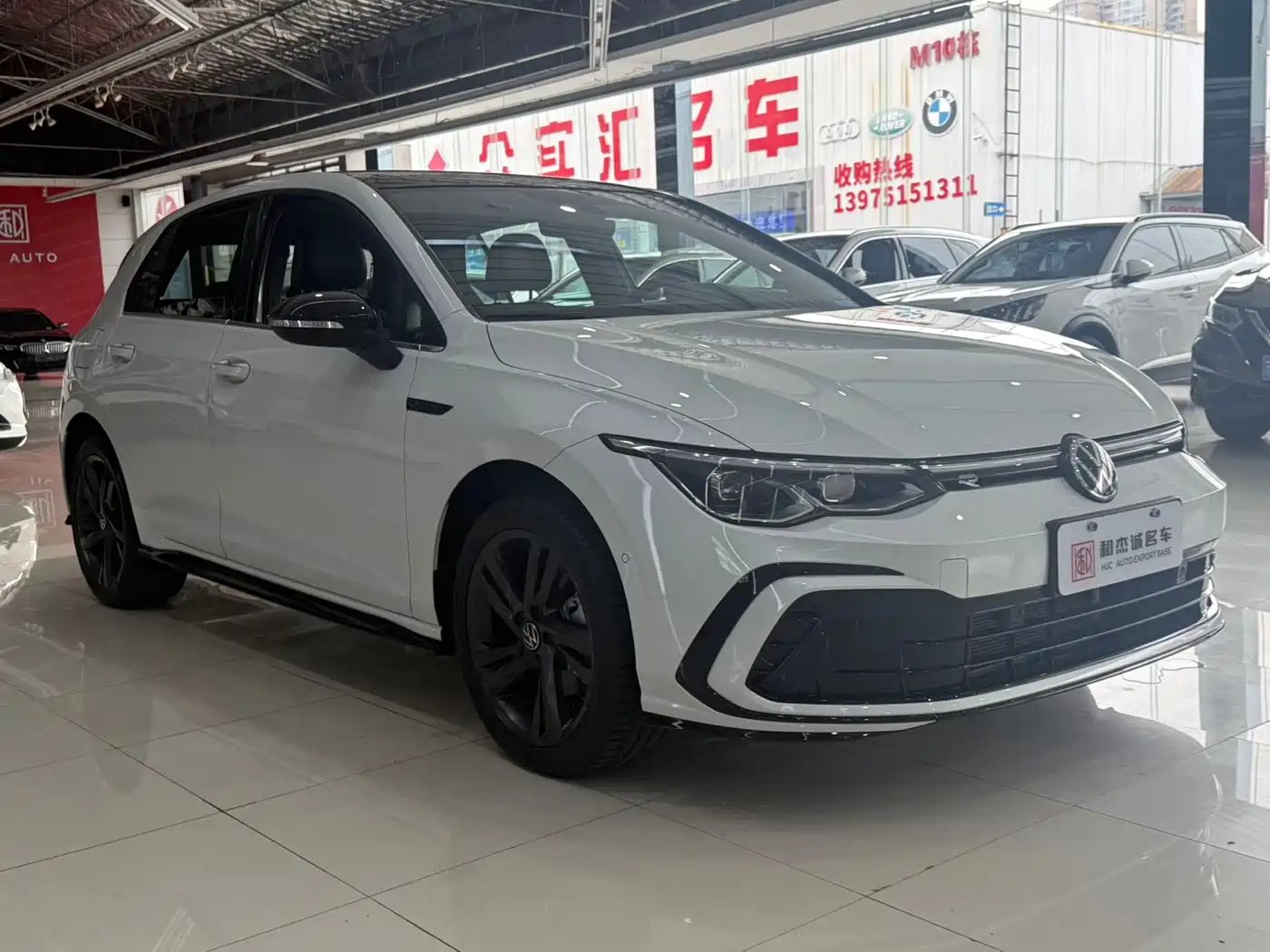 Volkswagen Golf 2023 Model 280TSI DSG R-Line фото 2