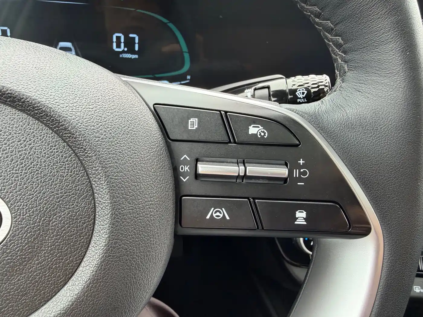 Hyundai Elantra 2023 Model 1.5L CVT LUX Premium Edition фото 7