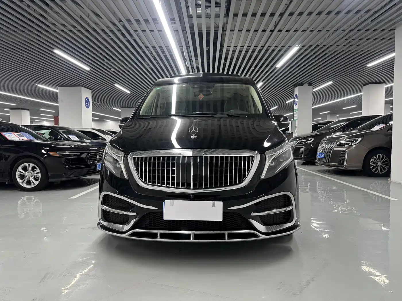 Mercedes-Benz V-Class 2018 V 260 L Premium Long Wheelbase Edition China VI фото 3