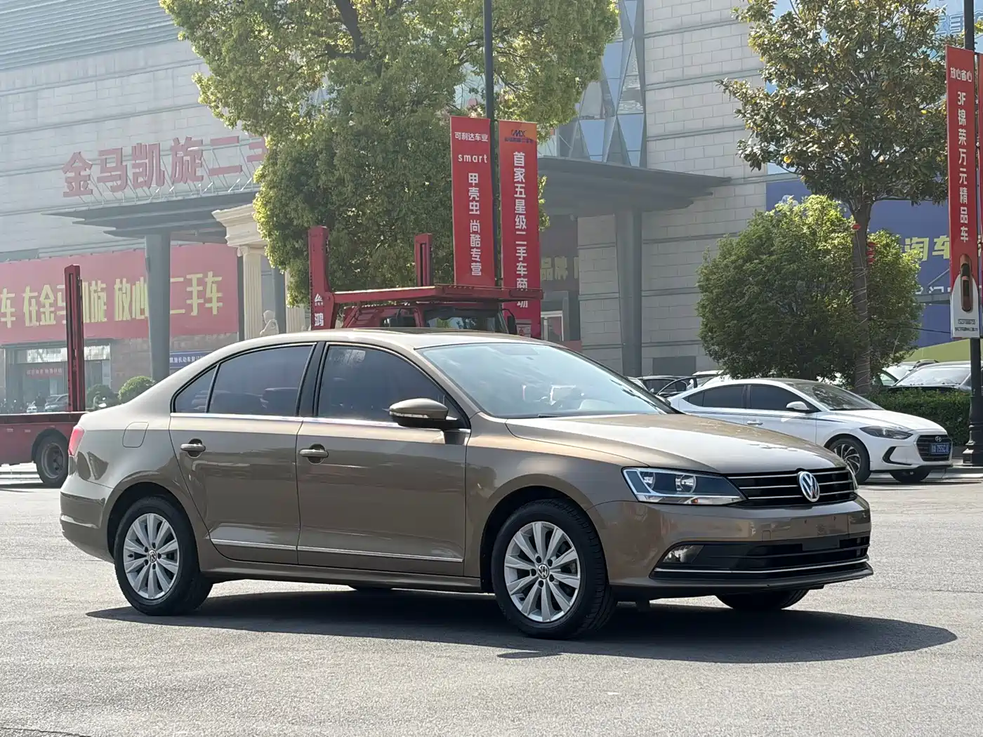 Volkswagen Sagitar 2015 1.6L Automatic Comfort фото 3