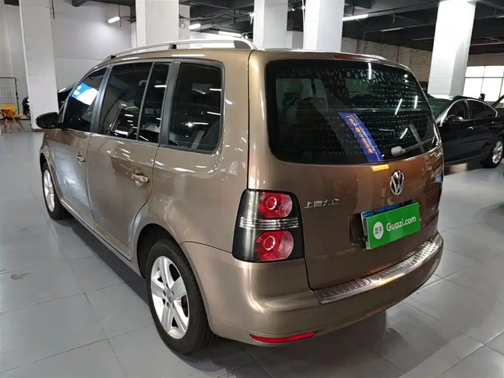 Volkswagen Touran 2015 1.4T DSG Comfort Edition 5-seater фото 5