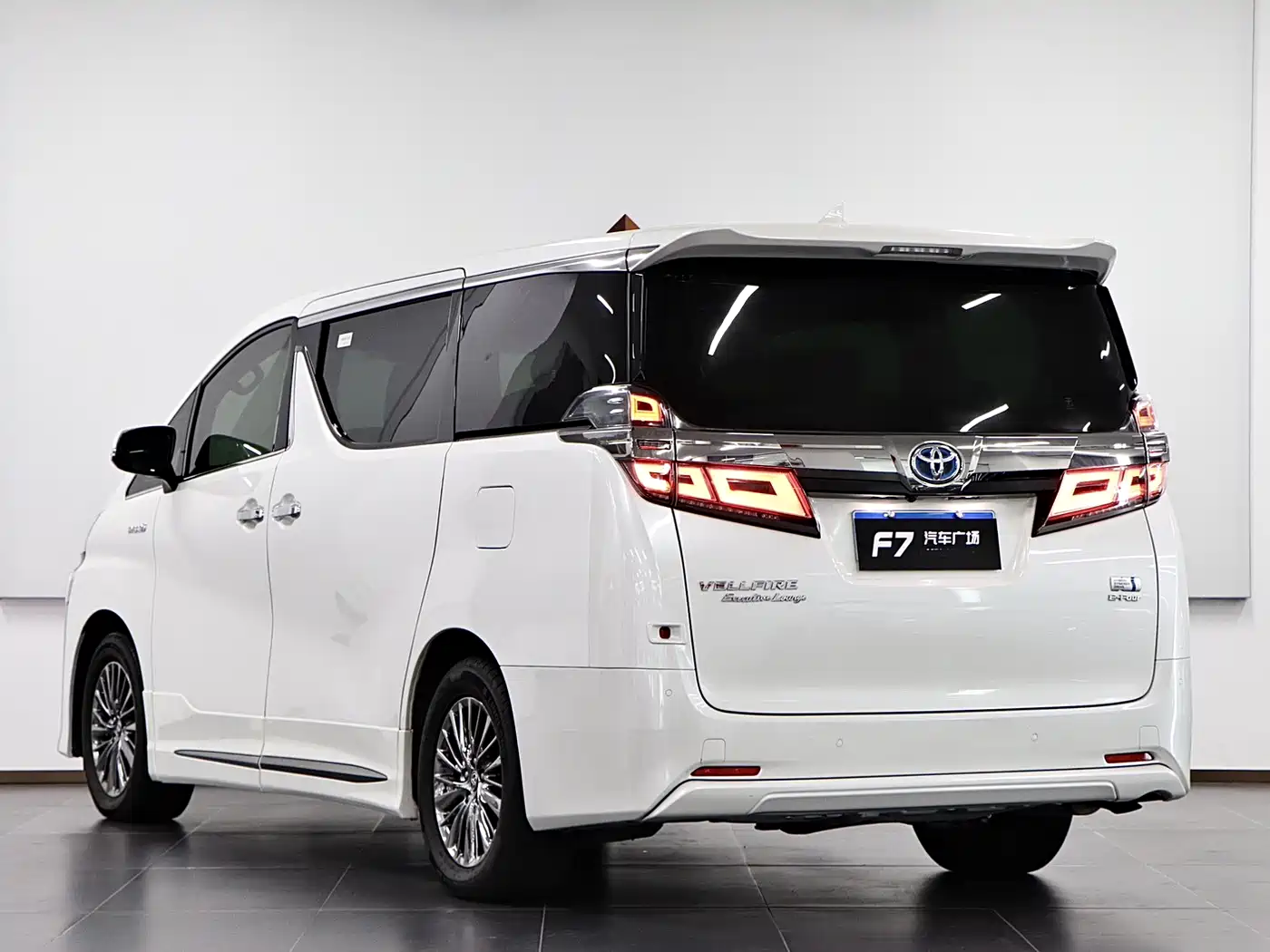 Toyota Vellfire 2020 Twin Engine 2.5L HV Premium Edition фото 4