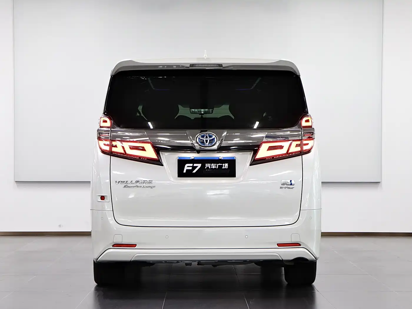 Toyota Vellfire 2020 Twin Engine 2.5L HV Premium Edition фото 5